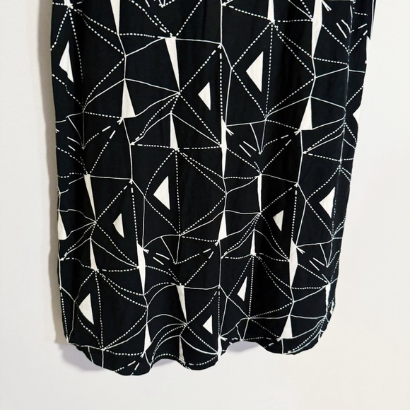Ava Sky - Black and White Geometric Print Dress - Picture 3 of 4